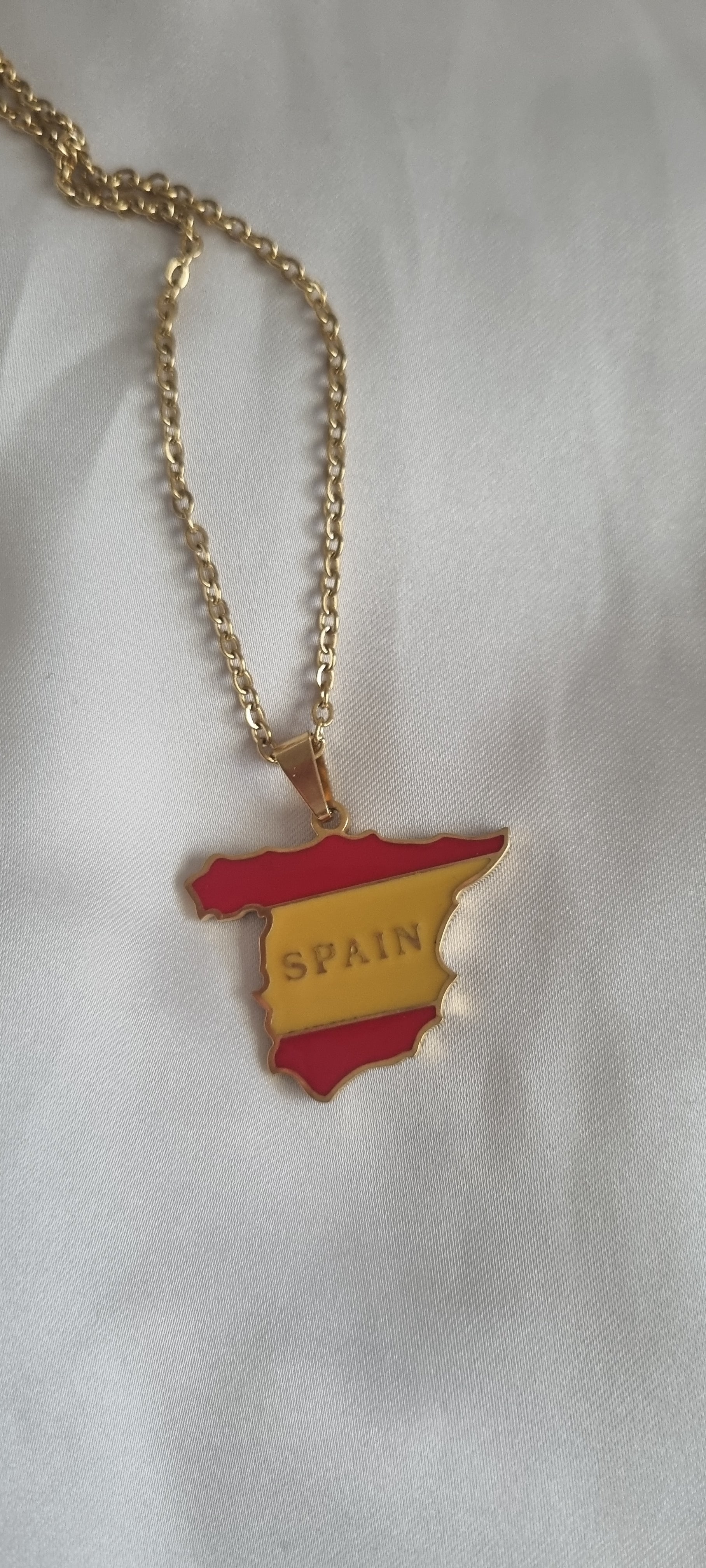 spain golden flag necklace